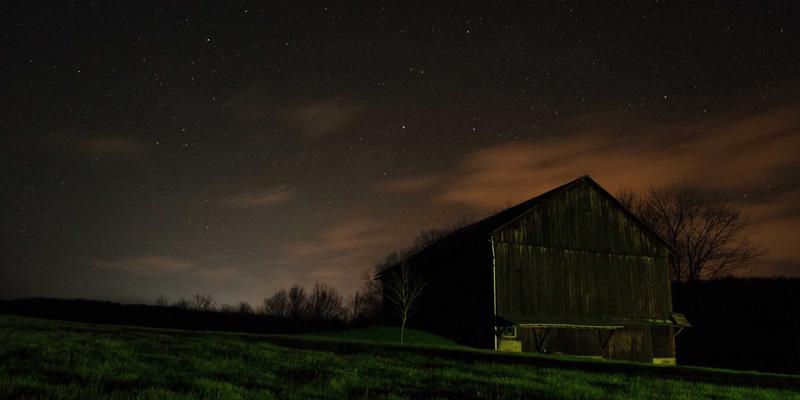 融合生物科学新纪元：工程微生物与先进实验室仪器如何重塑塑料污染治理